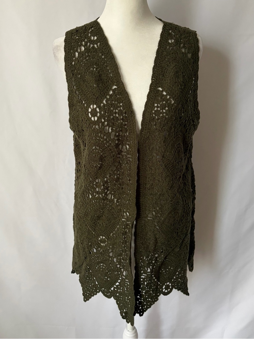 New Susan Graver Passport Crochet Vest with Scalloped Hem Olive Muse XS/S